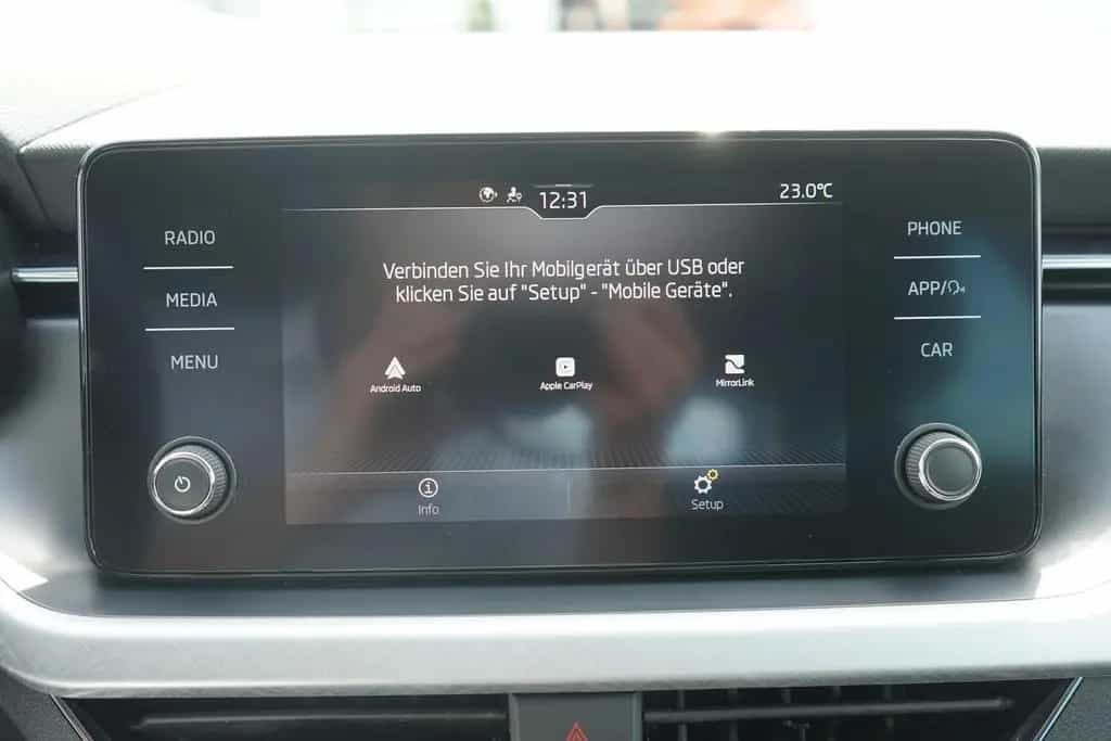 Skoda Kamiq 1.0 Tour LED SmartLink Sitzheizung DAB 12/2022-photo-25