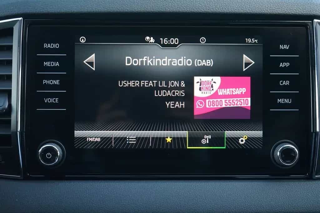 Skoda Karoq 1.5 TSI DSG LED Kamera Sitzheizung 06/2024-photo-16