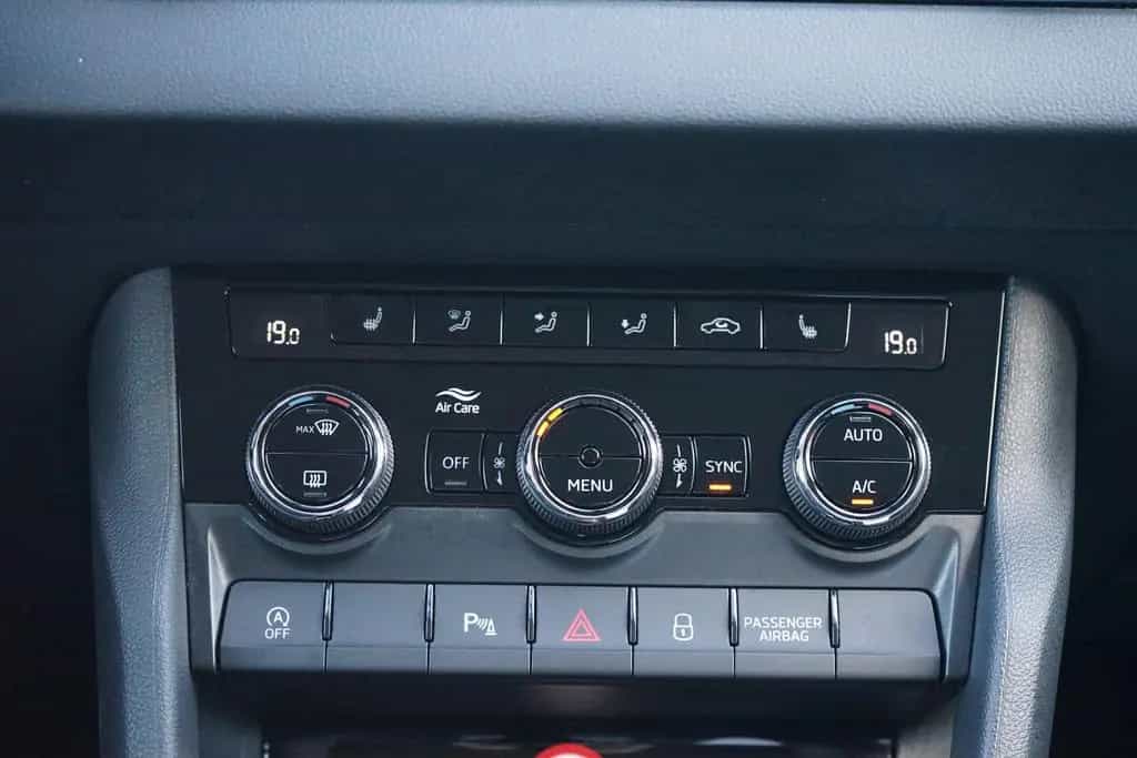 Skoda Karoq 1.5 TSI DSG LED Kamera Sitzheizung 06/2024-photo-18
