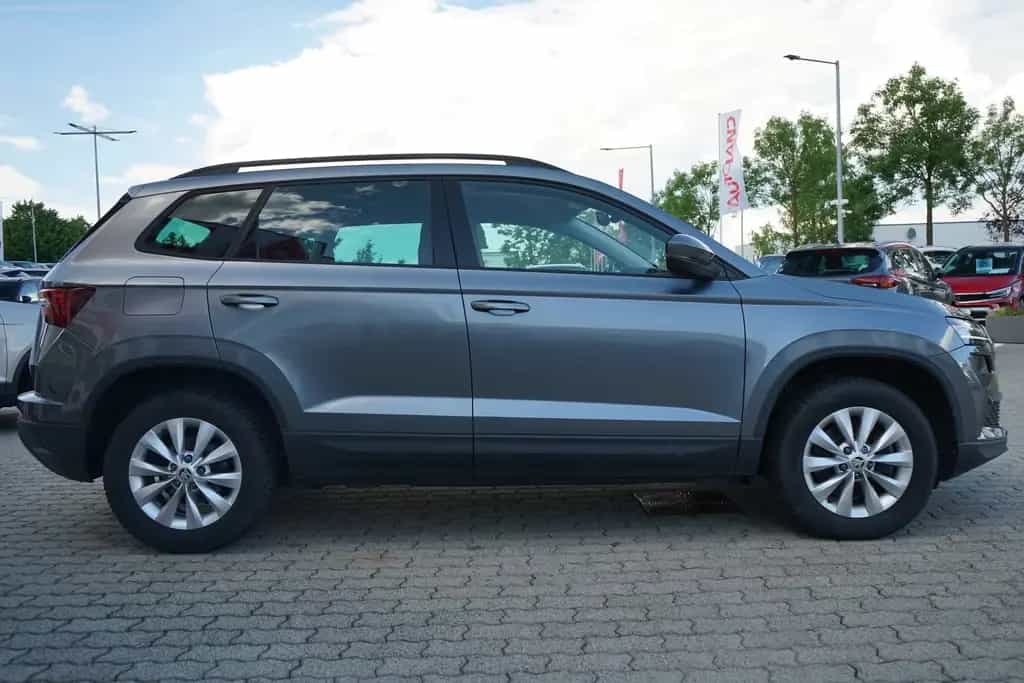 Skoda Karoq 1.5 TSI DSG LED Kamera Sitzheizung 06/2024-photo-2