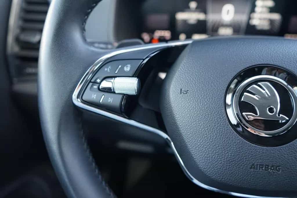 Skoda Karoq 1.5 TSI DSG LED Kamera Sitzheizung 06/2024-photo-22