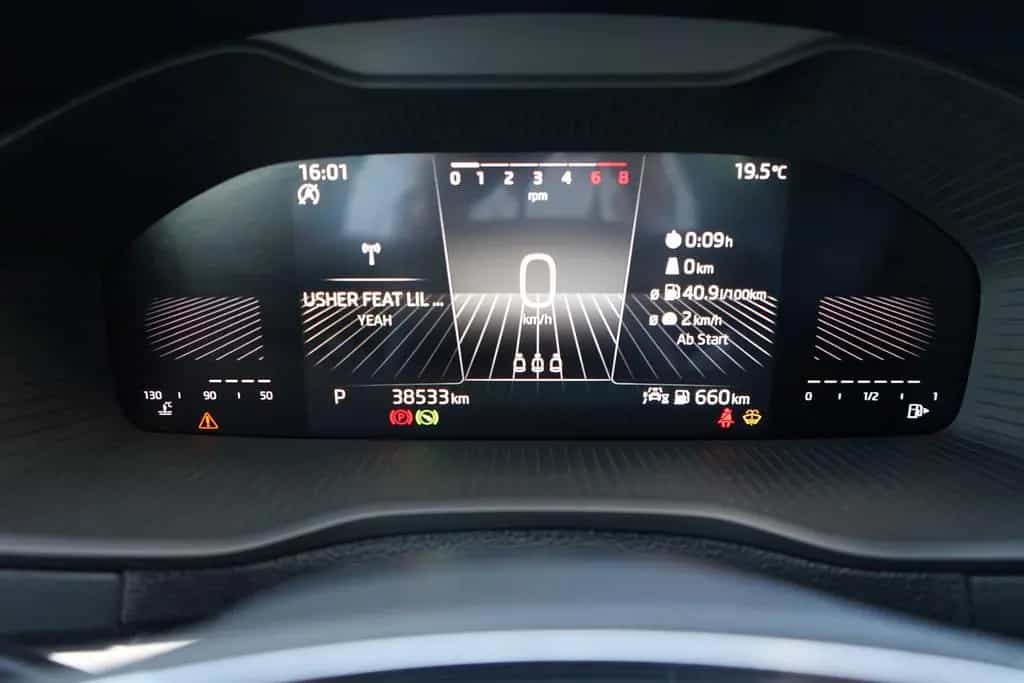 Skoda Karoq 1.5 TSI DSG LED Kamera Sitzheizung 06/2024-photo-23
