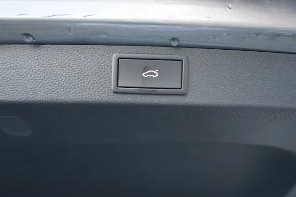 Skoda Karoq 1.5 TSI DSG LED Kamera Sitzheizung 06/2024-photo-8