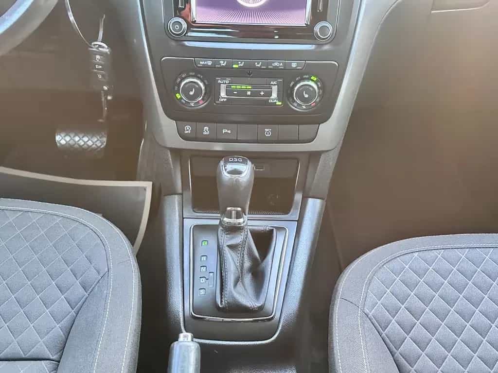 Skoda Yeti Drive Automatik 110PS NAVI SHZ PDC CARPLAY 11/2017-photo-18