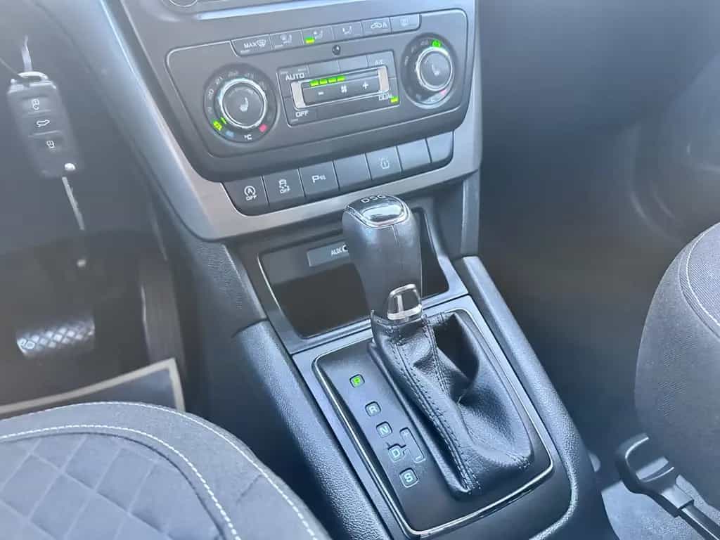 Skoda Yeti Drive Automatik 110PS NAVI SHZ PDC CARPLAY 11/2017-photo-19