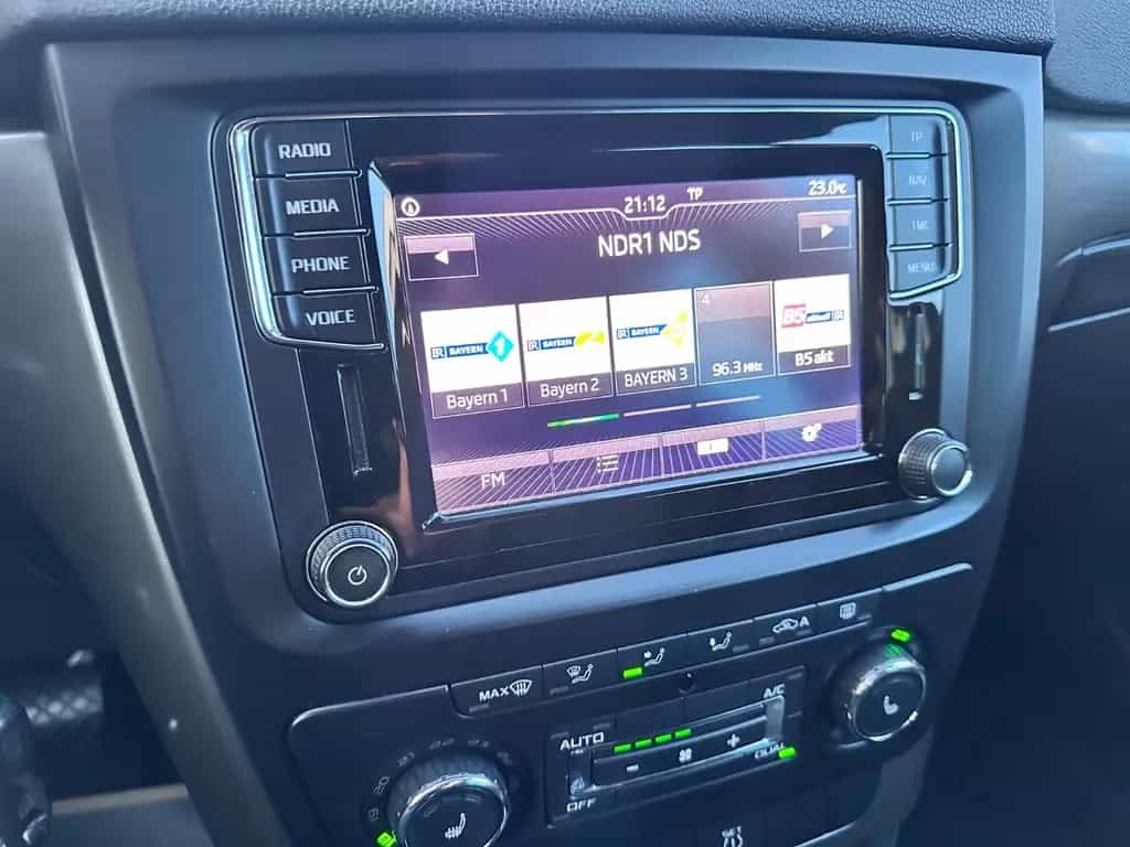 Skoda Yeti Drive Automatik 110PS NAVI SHZ PDC CARPLAY 11/2017-photo-22