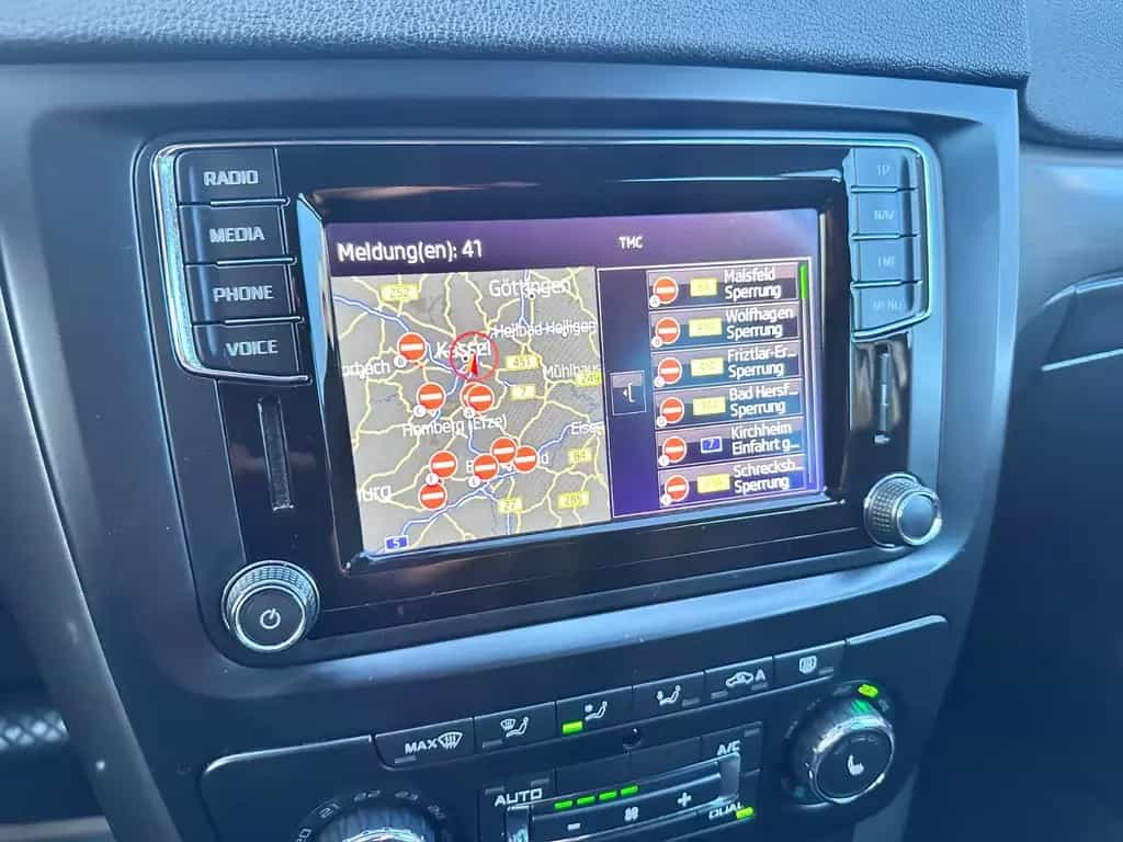 Skoda Yeti Drive Automatik 110PS NAVI SHZ PDC CARPLAY 11/2017-photo-23