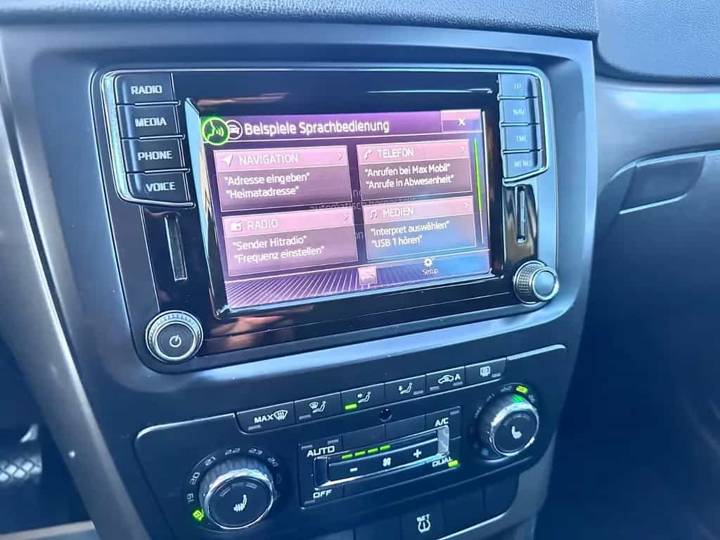 Skoda Yeti Drive Automatik 110PS NAVI SHZ PDC CARPLAY 11/2017-photo-28