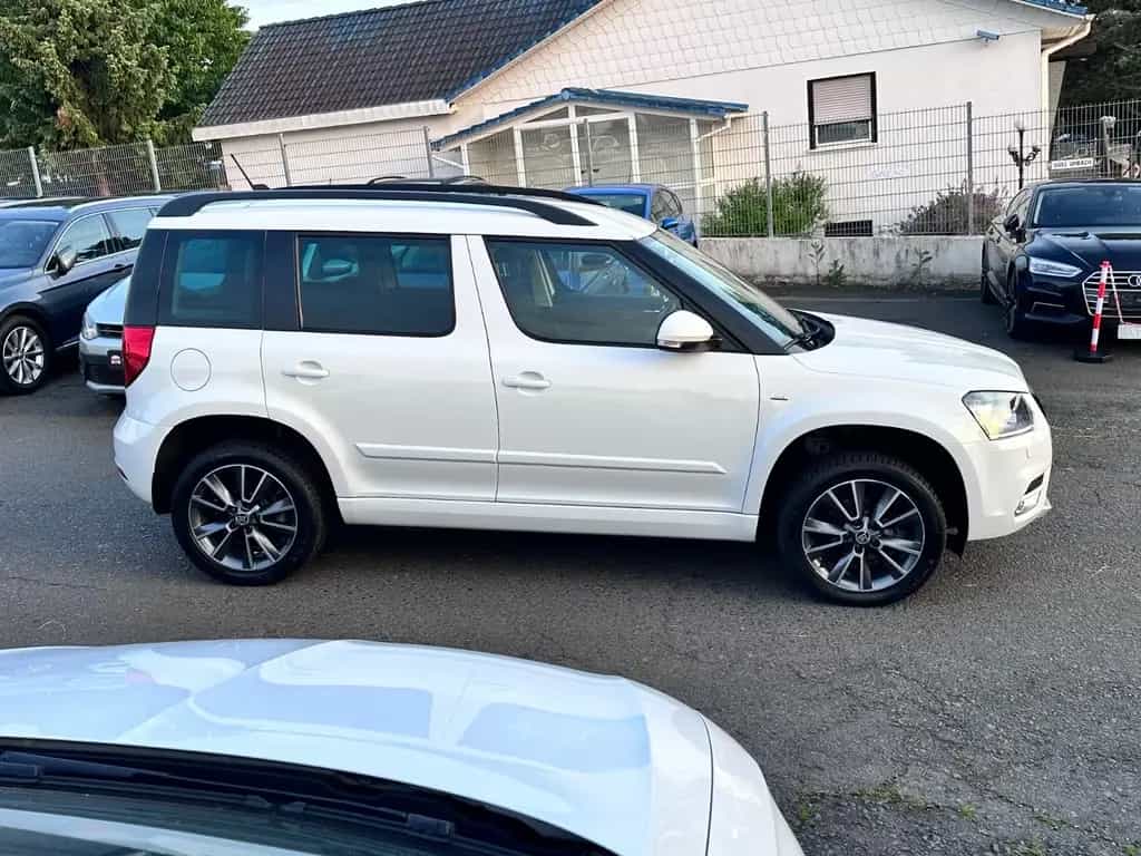 Skoda Yeti Drive Automatik 110PS NAVI SHZ PDC CARPLAY 11/2017-photo-3