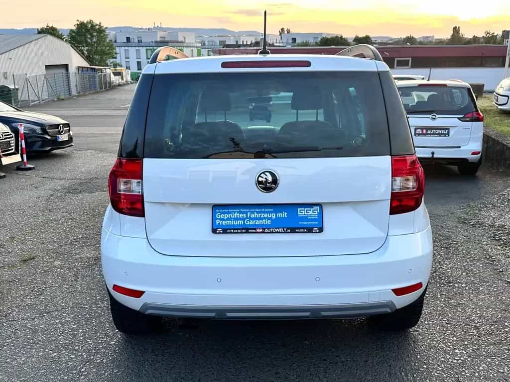 Skoda Yeti Drive Automatik 110PS NAVI SHZ PDC CARPLAY 11/2017-photo-5