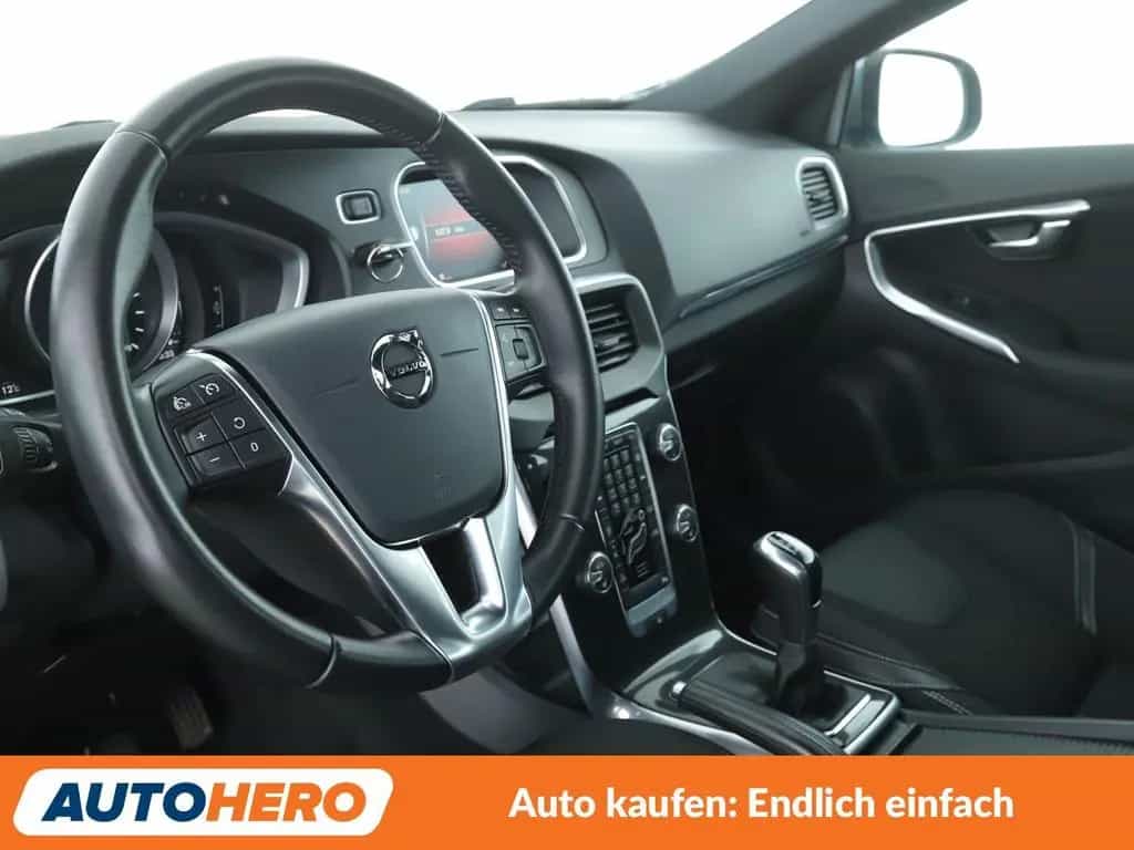 Volvo V40 2.0 T3 Momentum*NAVI*TEMPO*SHZ*PDC*LIM*ALU* 12/2017-photo-10