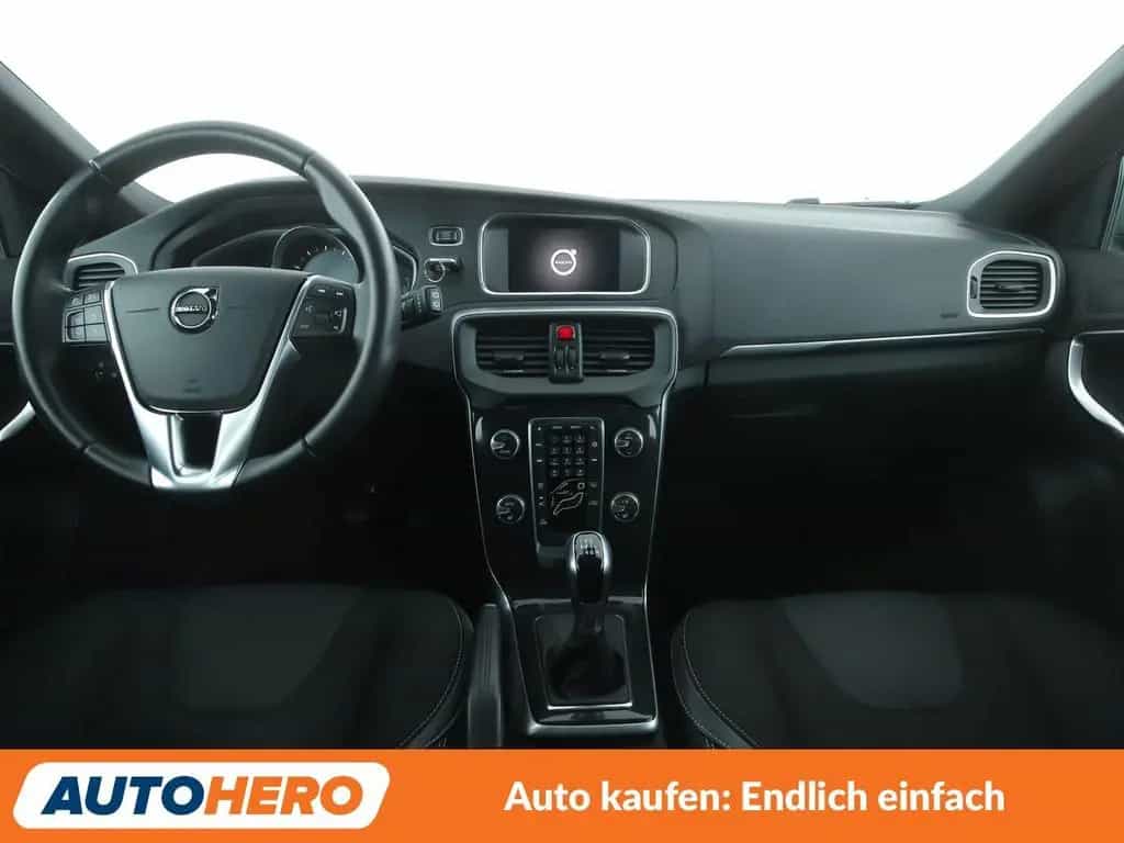 Volvo V40 2.0 T3 Momentum*NAVI*TEMPO*SHZ*PDC*LIM*ALU* 12/2017-photo-11