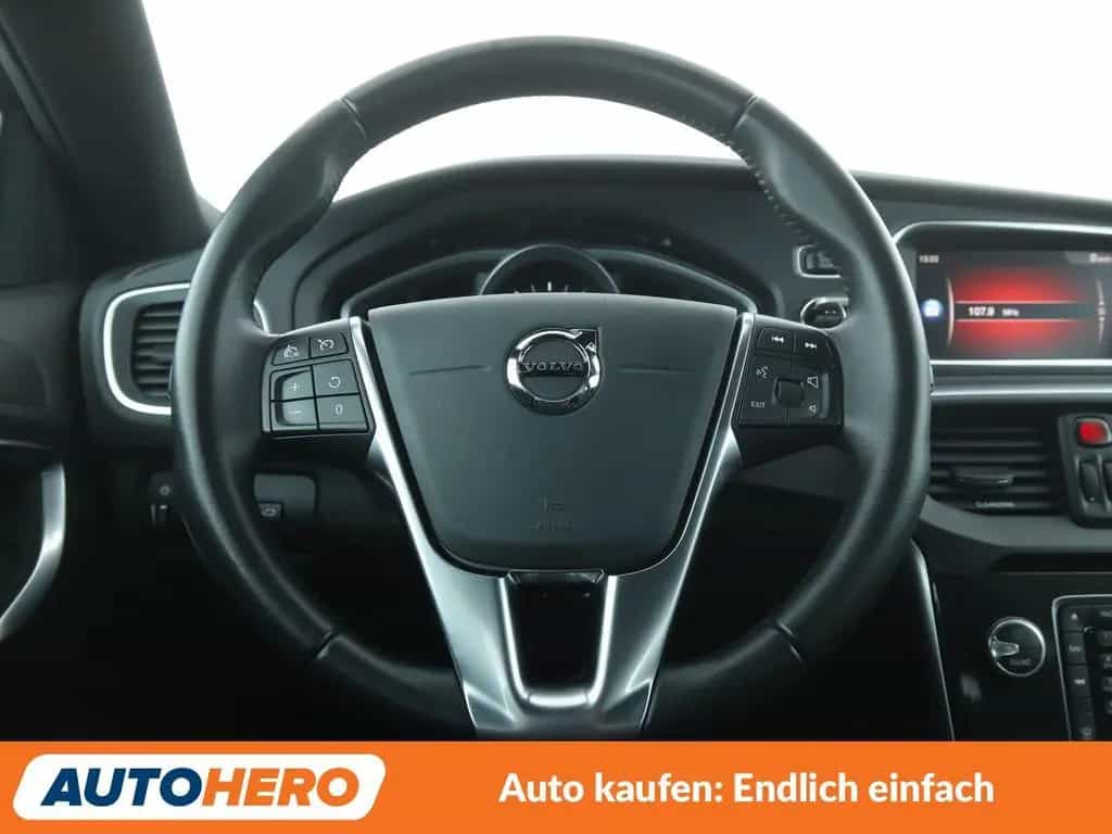 Volvo V40 2.0 T3 Momentum*NAVI*TEMPO*SHZ*PDC*LIM*ALU* 12/2017-photo-18