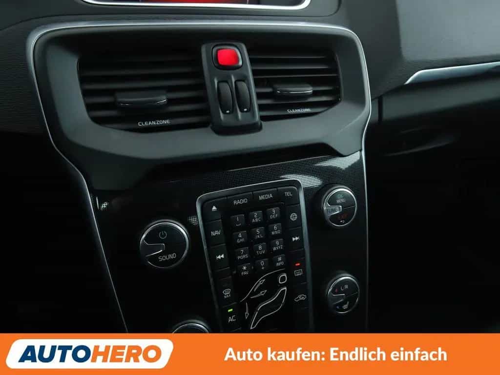 Volvo V40 2.0 T3 Momentum*NAVI*TEMPO*SHZ*PDC*LIM*ALU* 12/2017-photo-23