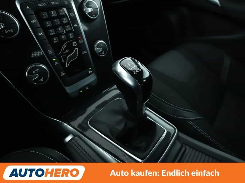 Volvo V40 2.0 T3 Momentum*NAVI*TEMPO*SHZ*PDC*LIM*ALU* 12/2017-photo-24