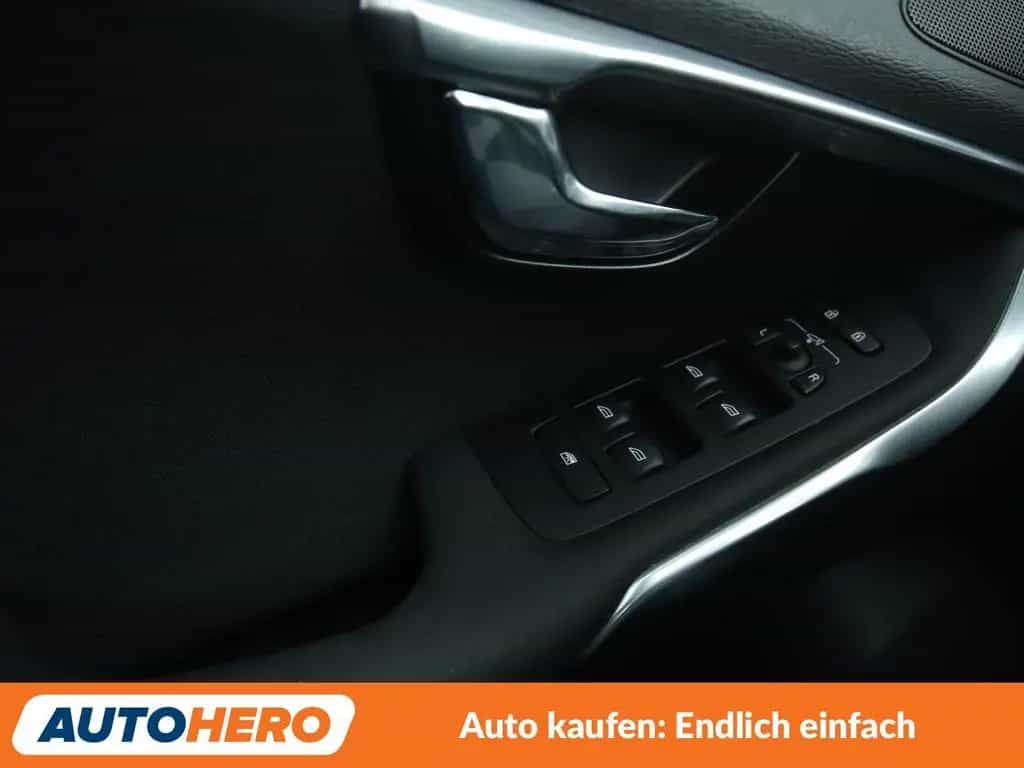 Volvo V40 2.0 T3 Momentum*NAVI*TEMPO*SHZ*PDC*LIM*ALU* 12/2017-photo-25