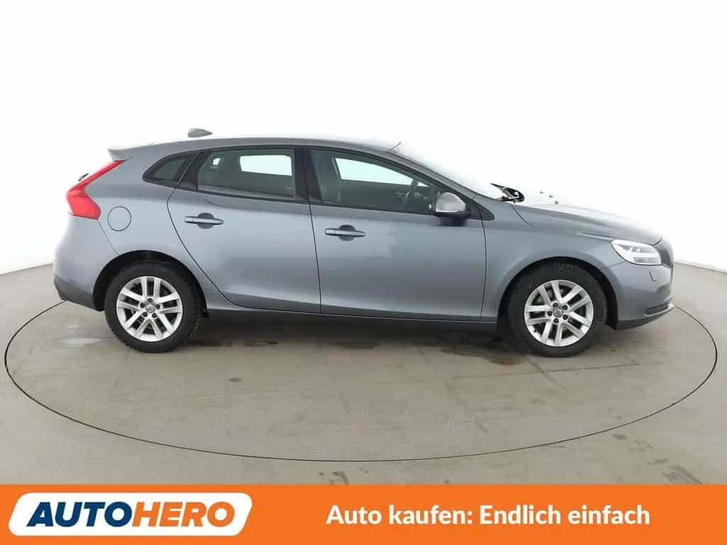 Volvo V40 2.0 T3 Momentum*NAVI*TEMPO*SHZ*PDC*LIM*ALU* 12/2017-photo-6