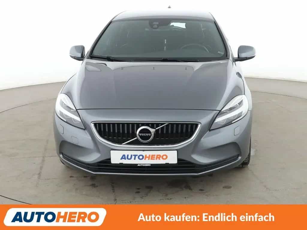 Volvo V40 2.0 T3 Momentum*NAVI*TEMPO*SHZ*PDC*LIM*ALU* 12/2017-photo-8