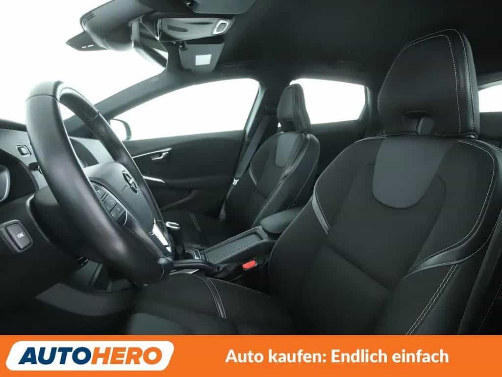 Volvo V40 2.0 T3 Momentum*NAVI*TEMPO*SHZ*PDC*LIM*ALU* 12/2017-photo-9