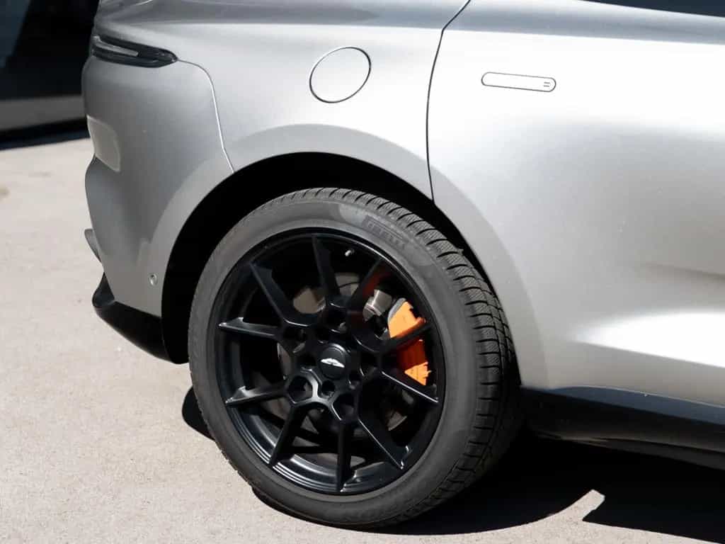 Aston Martin DBX 550 / Aluminite Silver / Sport Exhaust / PANO 05/2023-photo-7