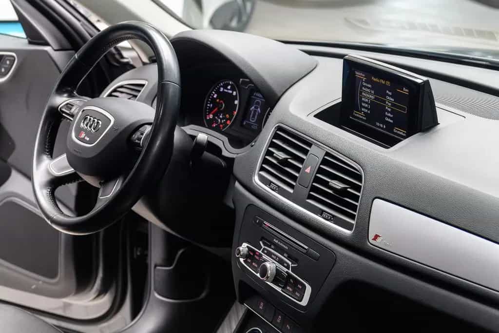 Audi Q3 1.4l 110kw S-Line +AHK +Pano +Navi 05/2018-photo-24