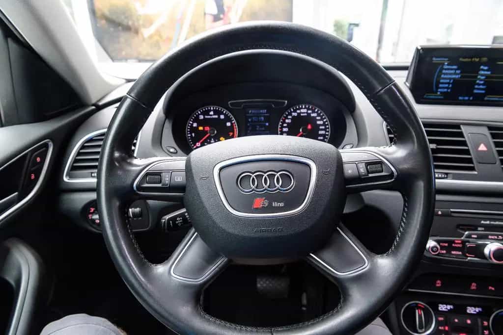 Audi Q3 1.4l 110kw S-Line +AHK +Pano +Navi 05/2018-photo-31