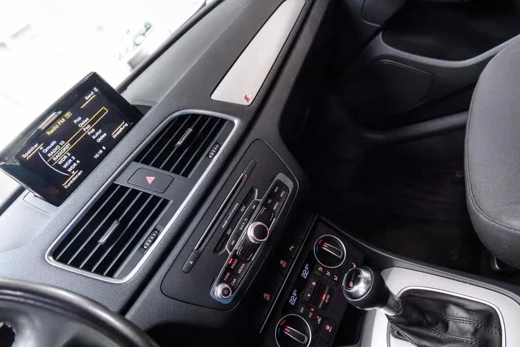 Audi Q3 1.4l 110kw S-Line +AHK +Pano +Navi 05/2018-photo-35