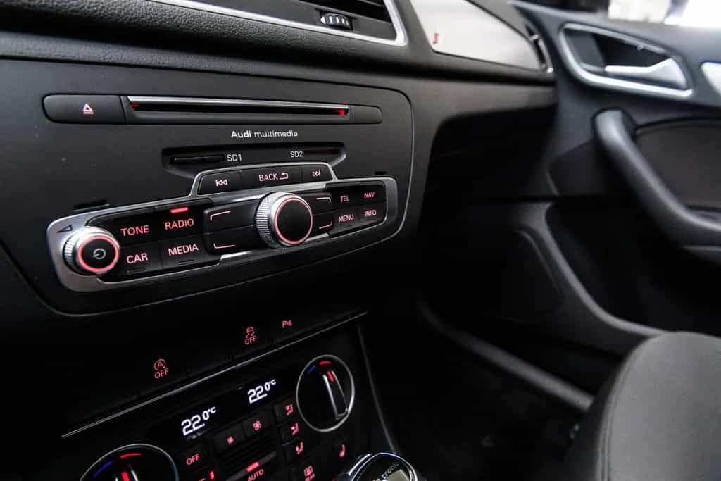 Audi Q3 1.4l 110kw S-Line +AHK +Pano +Navi 05/2018-photo-36