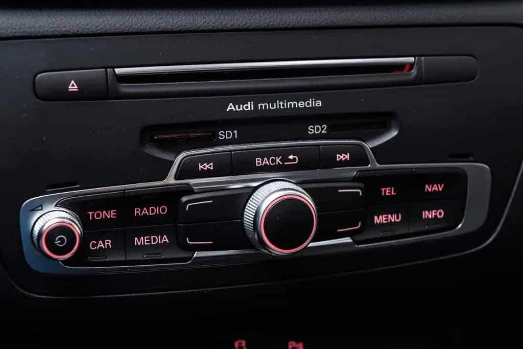 Audi Q3 1.4l 110kw S-Line +AHK +Pano +Navi 05/2018-photo-37