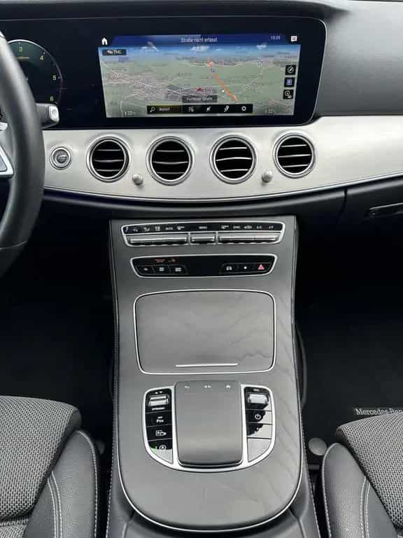 Mercedes-Benz E 220 d T Avantgarde NAV+LED+KAM+SHZ+WIDESCREEN 02/2022-photo-13