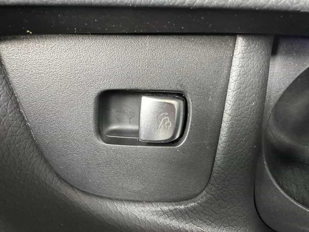 Mercedes-Benz E 220 d T Avantgarde NAV+LED+KAM+SHZ+WIDESCREEN 02/2022-photo-20