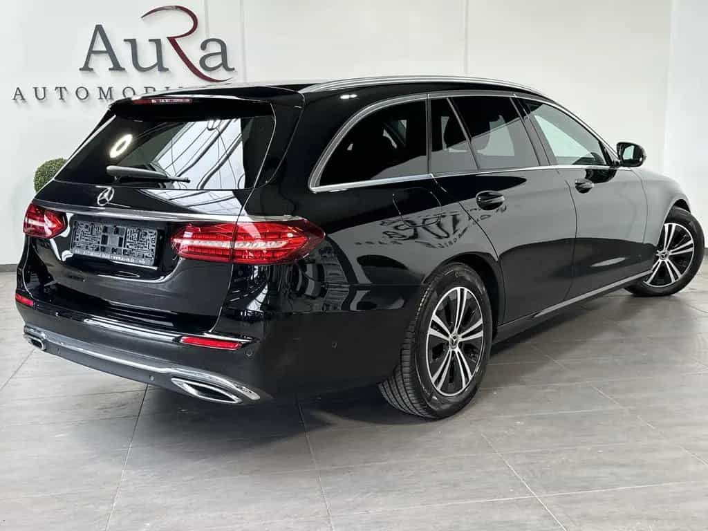 Mercedes-Benz E 220 d T Avantgarde NAV+LED+KAM+SHZ+WIDESCREEN 02/2022-photo-3