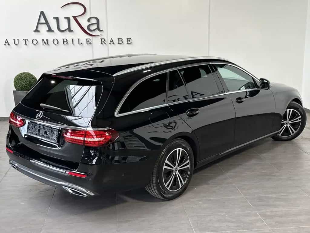 Mercedes-Benz E 220 d T Avantgarde NAV+LED+KAM+SHZ+WIDESCREEN 02/2022-photo-4
