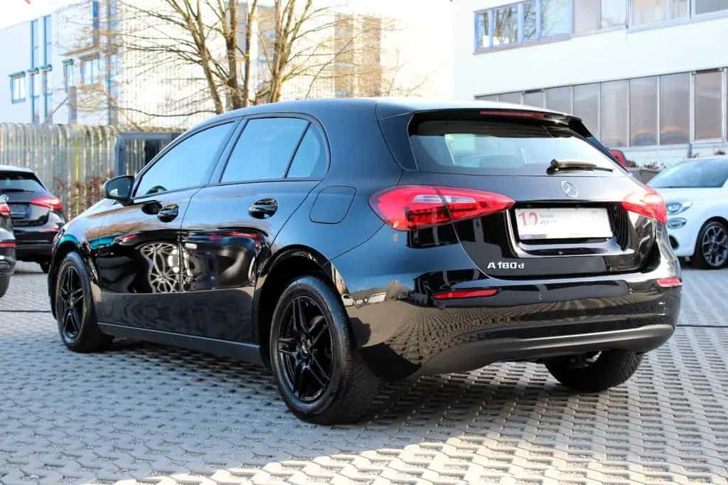 Mercedes-Benz A 180 A A 180 d 11/2022-photo-9