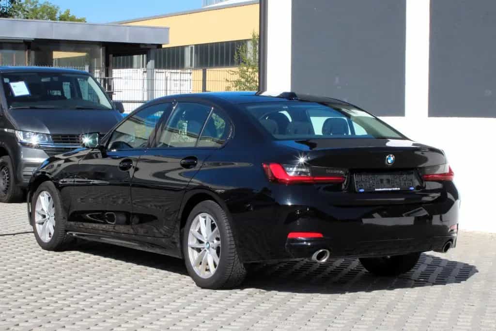 BMW 318 3 Limousine 318 i 09/2024-photo-3