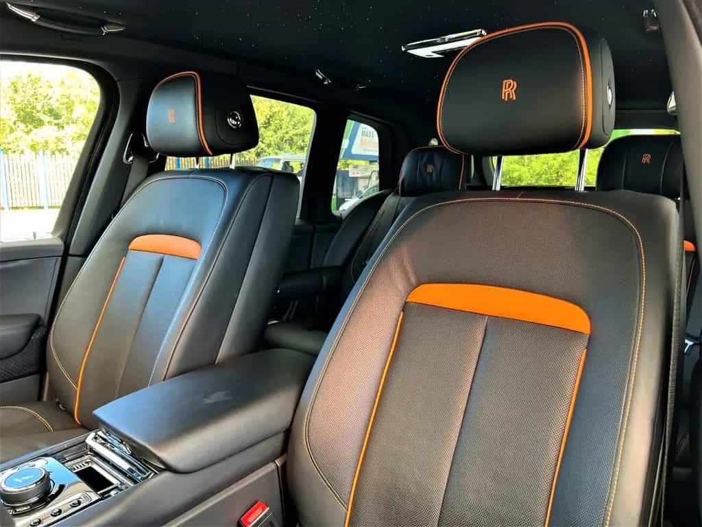Rolls-Royce Cullinan BLACK BADGE / BESPOKE / STARLIGHT / 4 SEATS/ TV 10/2020-photo-10