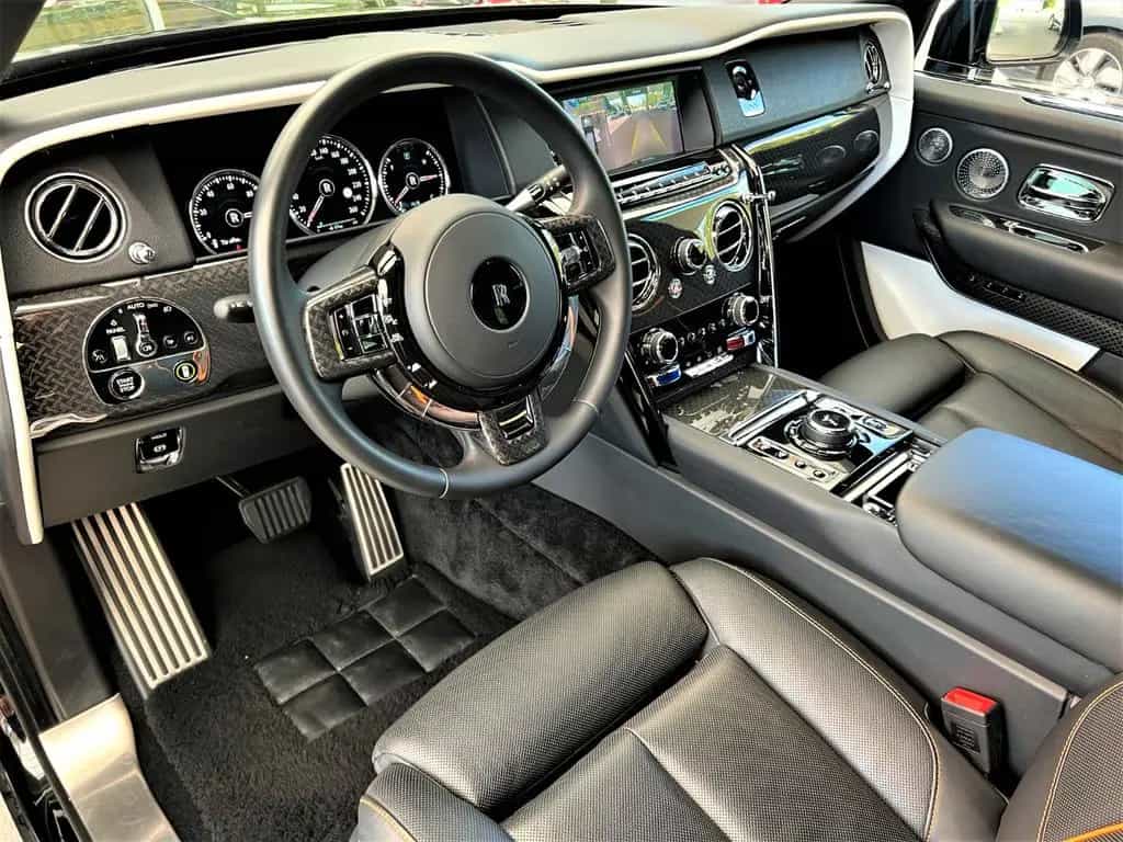 Rolls-Royce Cullinan BLACK BADGE / BESPOKE / STARLIGHT / 4 SEATS/ TV 10/2020-photo-12