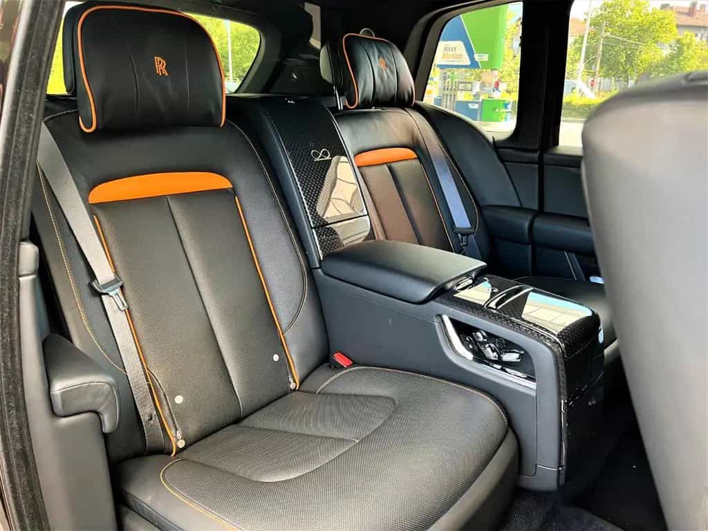 Rolls-Royce Cullinan BLACK BADGE / BESPOKE / STARLIGHT / 4 SEATS/ TV 10/2020-photo-19