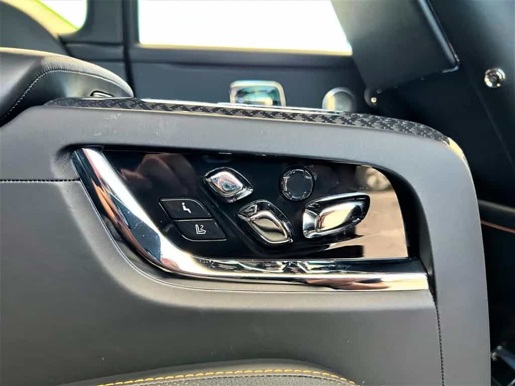 Rolls-Royce Cullinan BLACK BADGE / BESPOKE / STARLIGHT / 4 SEATS/ TV 10/2020-photo-21