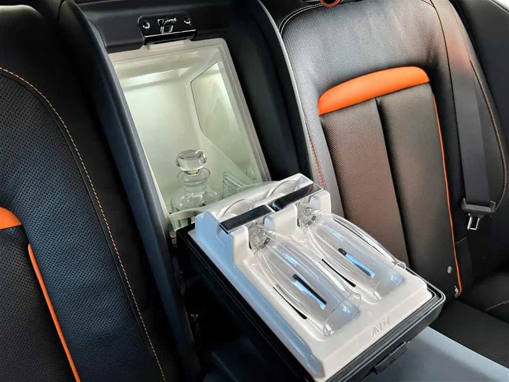 Rolls-Royce Cullinan BLACK BADGE / BESPOKE / STARLIGHT / 4 SEATS/ TV 10/2020-photo-23