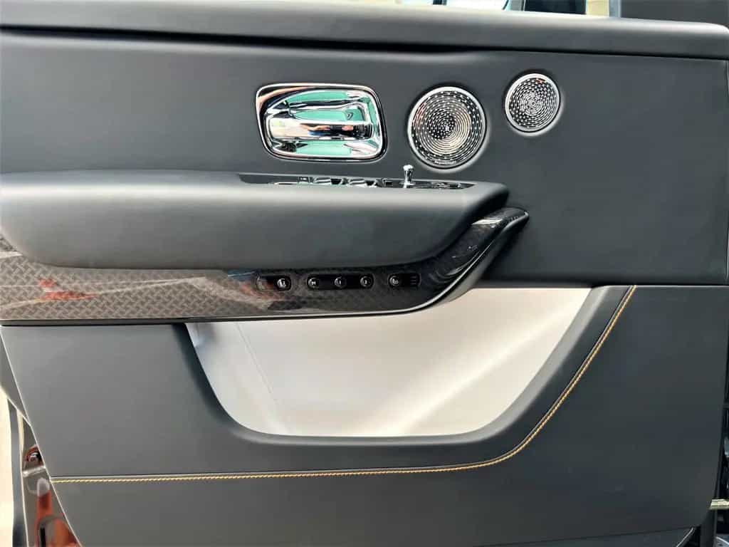 Rolls-Royce Cullinan BLACK BADGE / BESPOKE / STARLIGHT / 4 SEATS/ TV 10/2020-photo-8