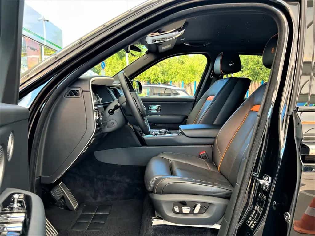 Rolls-Royce Cullinan BLACK BADGE / BESPOKE / STARLIGHT / 4 SEATS/ TV 10/2020-photo-9