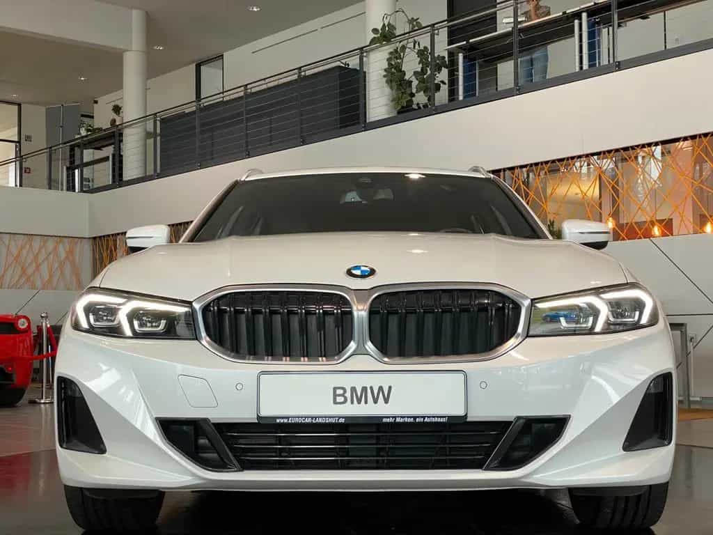 BMW 318 i Touring Curved DrivingA Kamera LED AHK 09/2022-photo-17
