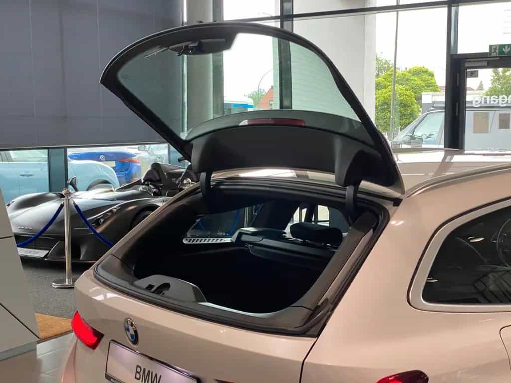 BMW 318 i Touring Curved DrivingA Kamera LED AHK 09/2022-photo-20