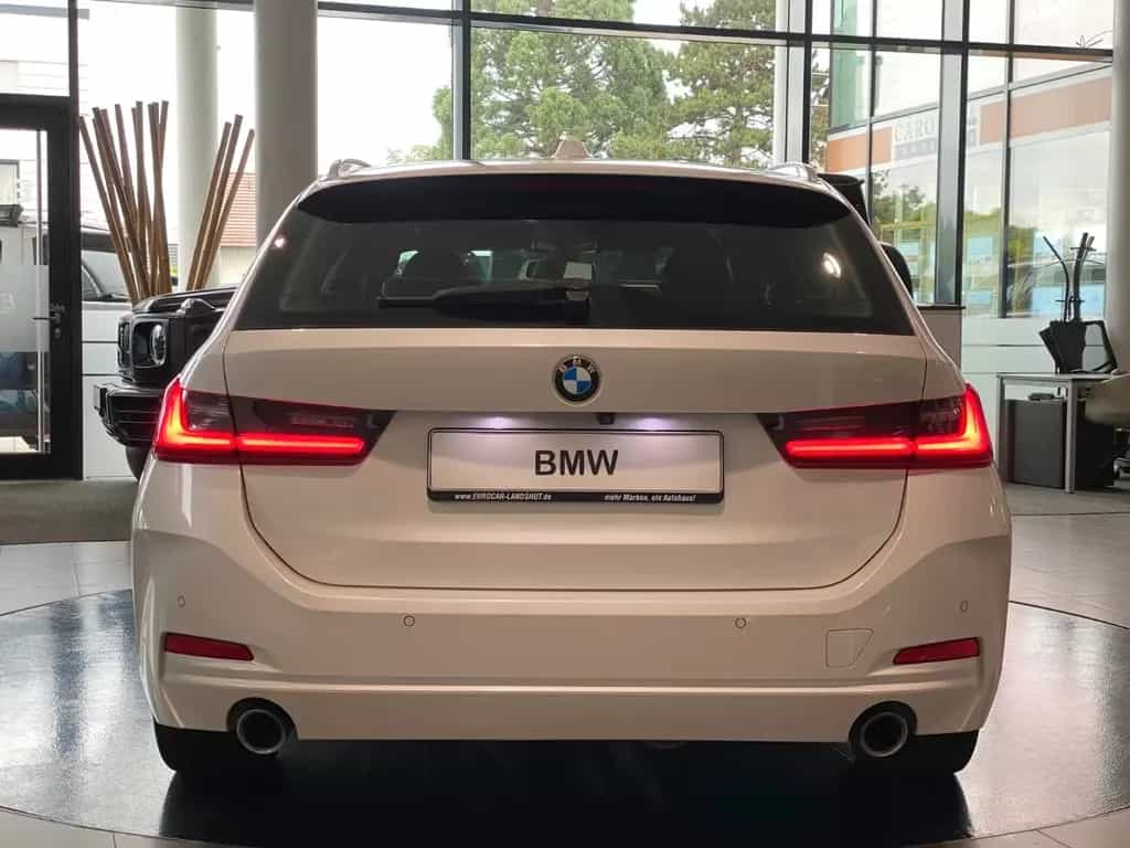 BMW 318 i Touring Curved DrivingA Kamera LED AHK 09/2022-photo-25