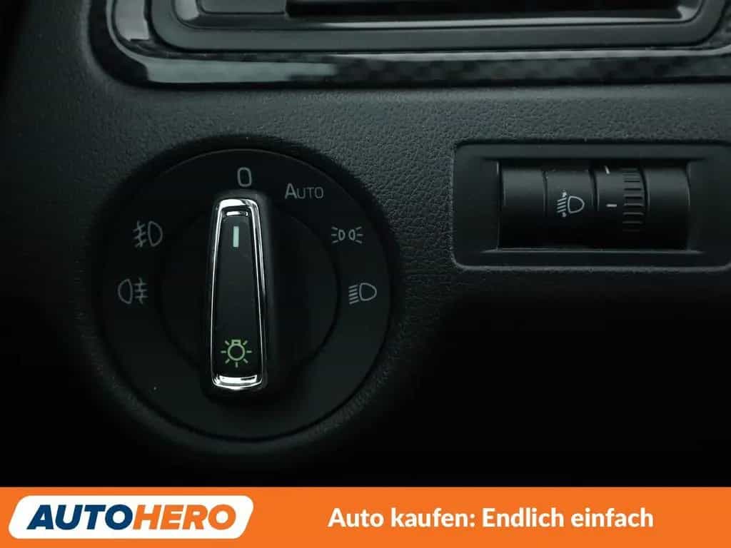 Skoda Rapid Spaceback 1.4 TSI Ambition Aut.*XENON*PDC* 06/2016-photo-24