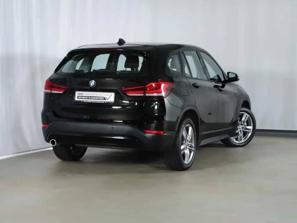 BMW X1 sDrive 18i Kamera Sportsitze NAVI LED DAB 04/2022-photo-1