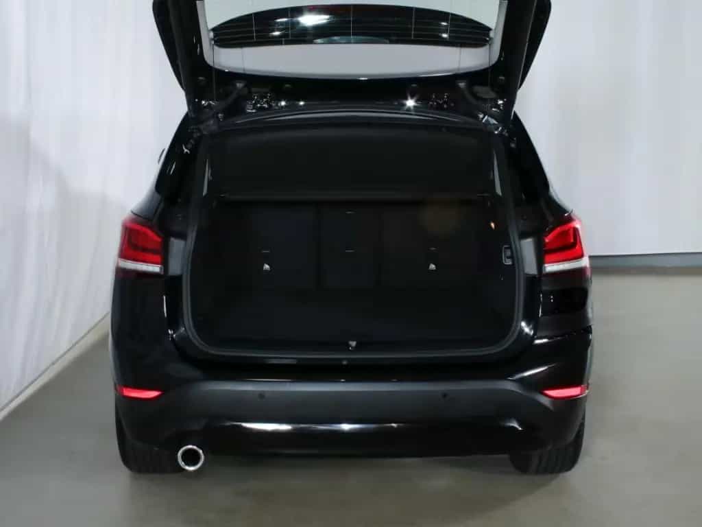 BMW X1 sDrive 18i Kamera Sportsitze NAVI LED DAB 04/2022-photo-12
