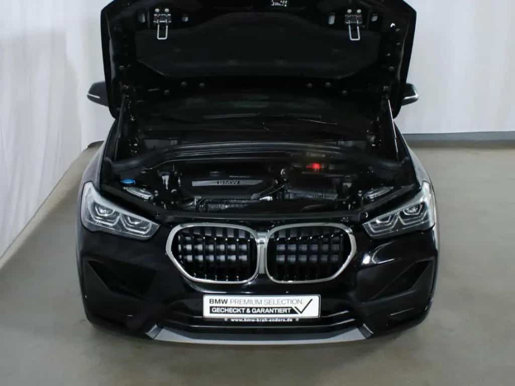 BMW X1 sDrive 18i Kamera Sportsitze NAVI LED DAB 04/2022-photo-13