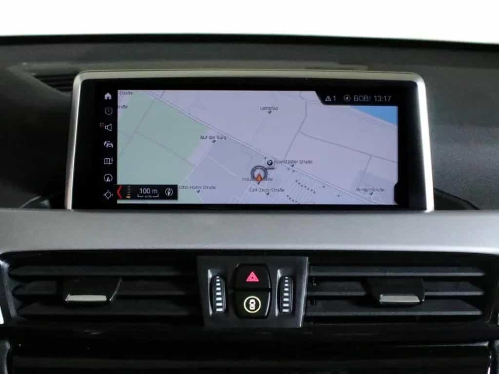 BMW X1 sDrive 18i Kamera Sportsitze NAVI LED DAB 04/2022-photo-16
